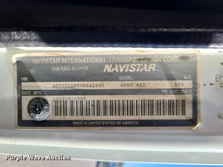 image for item HE9972 1997 International 4900  dump truck