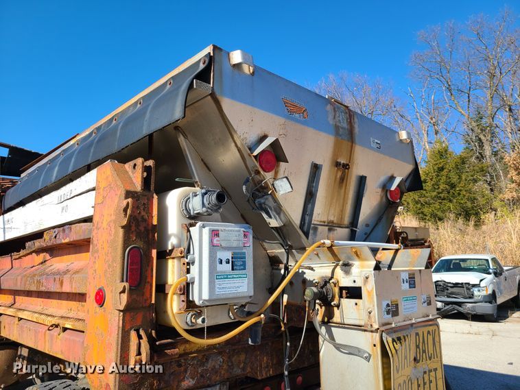 image for item HE9972 1997 International 4900  dump truck