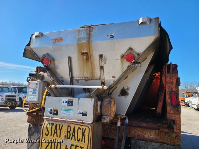 image for item HE9972 1997 International 4900  dump truck