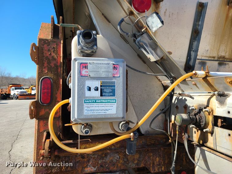 image for item HE9972 1997 International 4900  dump truck