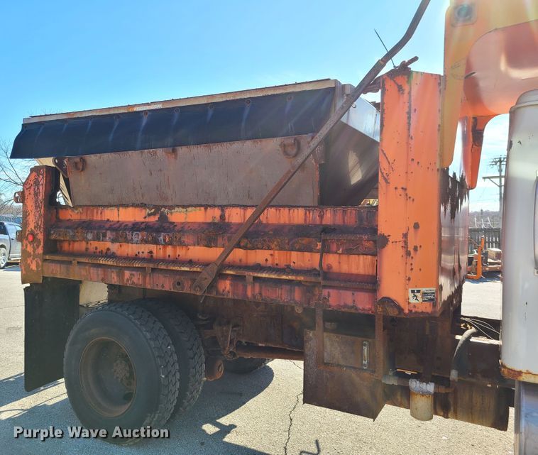image for item HE9972 1997 International 4900  dump truck
