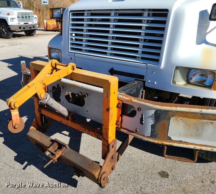 image for item HE9972 1997 International 4900  dump truck