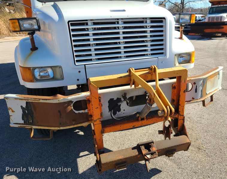 image for item HE9972 1997 International 4900  dump truck