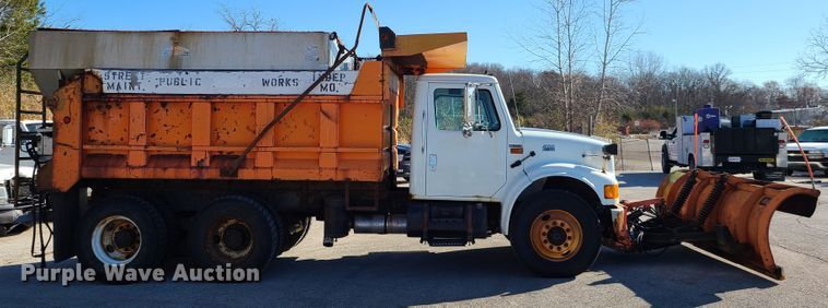 image for item HE9973 2001 International 4900  dump truck