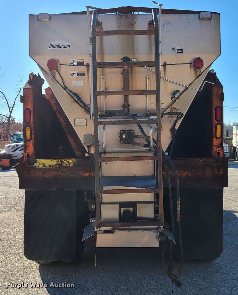 image for item HE9973 2001 International 4900  dump truck