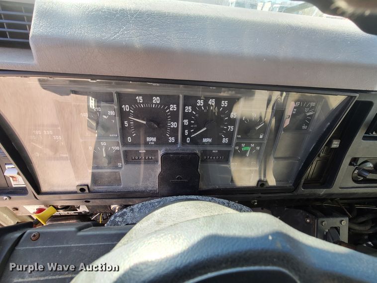 image for item HE9973 2001 International 4900  dump truck