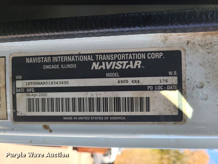 image for item HE9973 2001 International 4900  dump truck