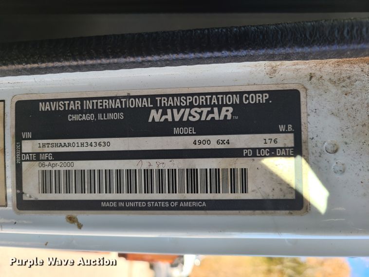 image for item HE9973 2001 International 4900  dump truck