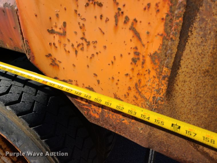 image for item HE9973 2001 International 4900  dump truck