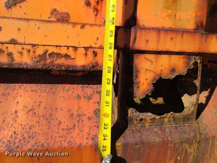 image for item HE9973 2001 International 4900  dump truck