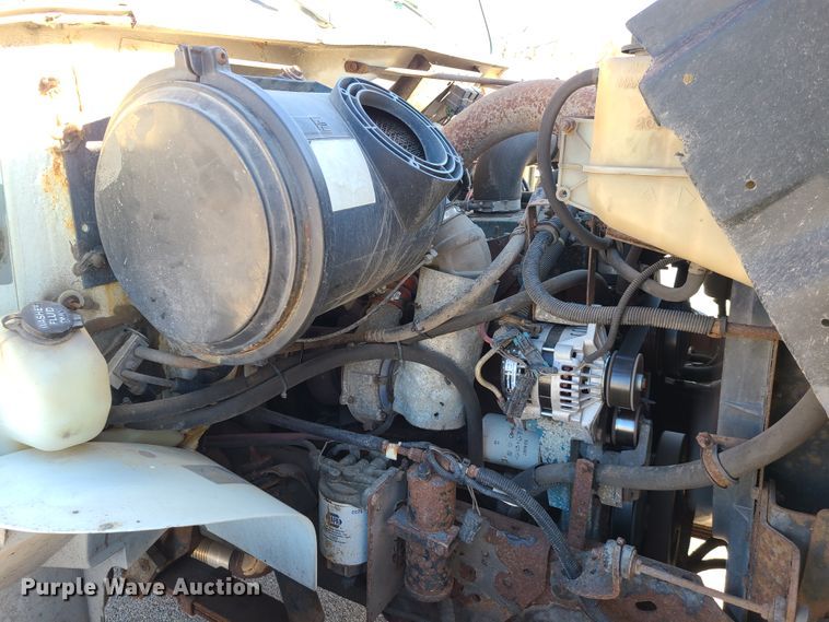 image for item HE9973 2001 International 4900  dump truck