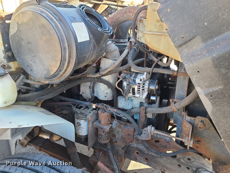 image for item HE9973 2001 International 4900  dump truck