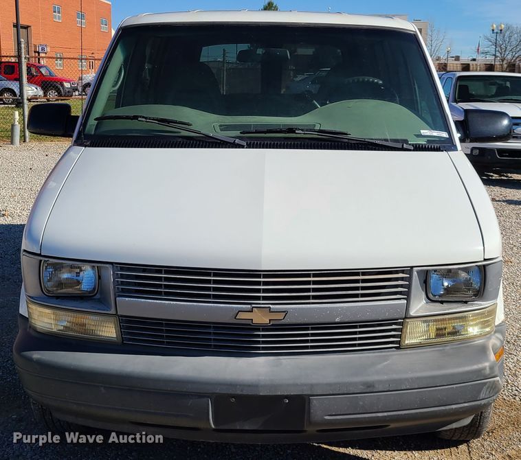 image for item HE9974 2003 Chevrolet Astro  van