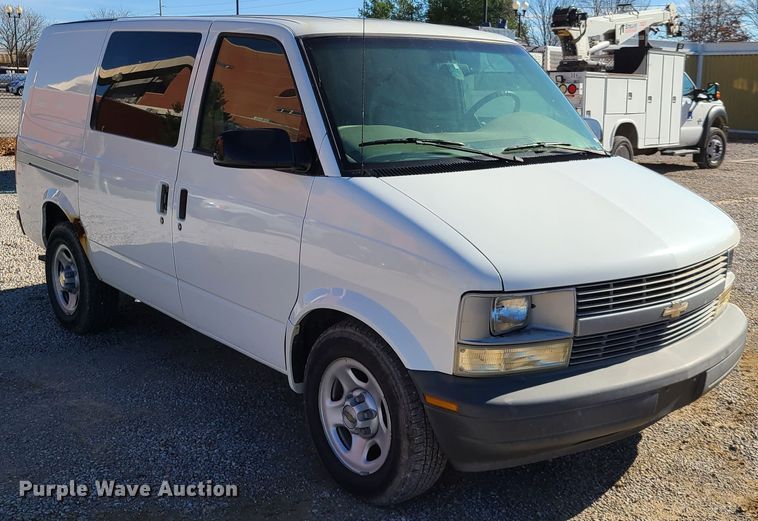 image for item HE9974 2003 Chevrolet Astro  van