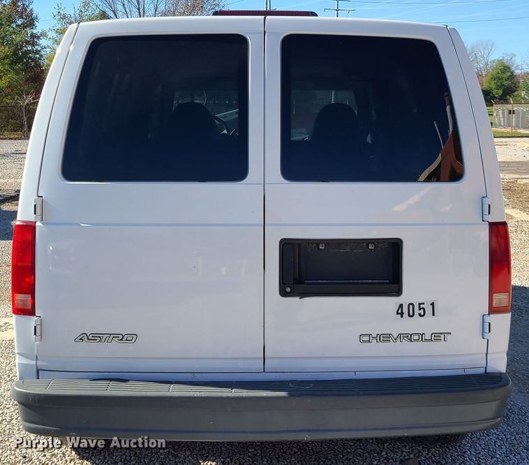 image for item HE9974 2003 Chevrolet Astro  van