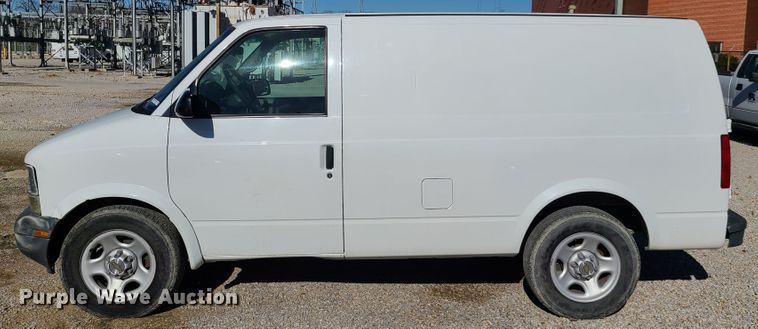 image for item HE9974 2003 Chevrolet Astro  van