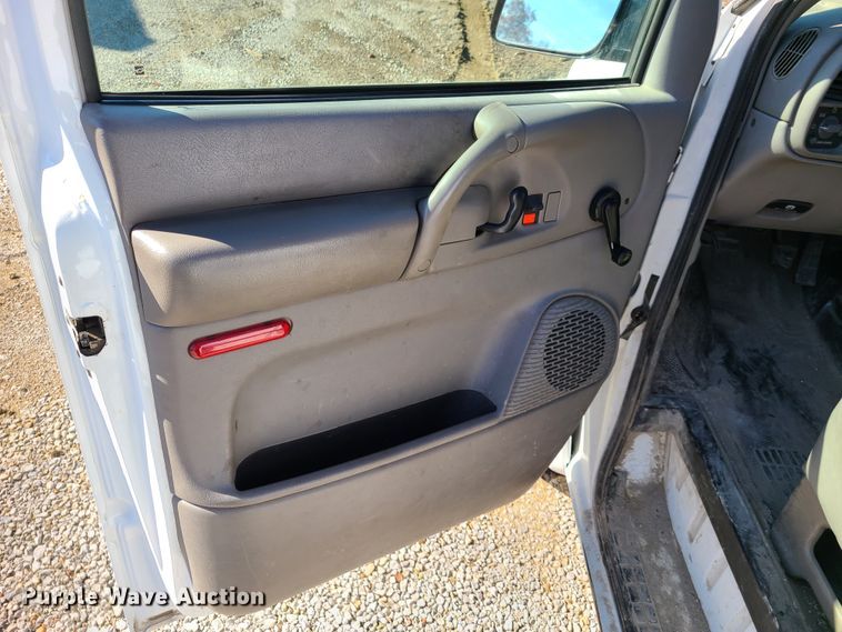 image for item HE9974 2003 Chevrolet Astro  van