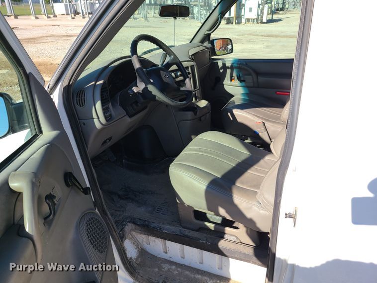 image for item HE9974 2003 Chevrolet Astro  van
