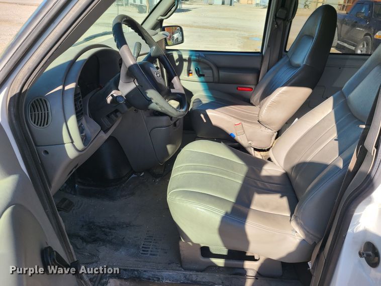 image for item HE9974 2003 Chevrolet Astro  van