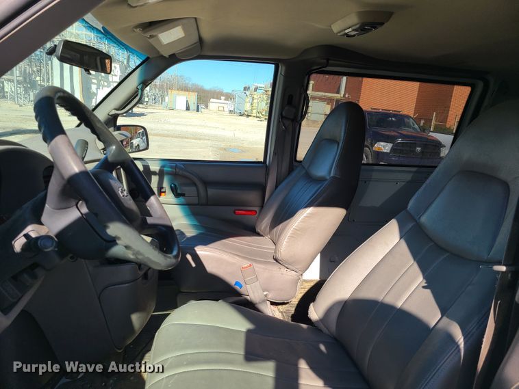 image for item HE9974 2003 Chevrolet Astro  van