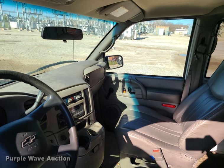 image for item HE9974 2003 Chevrolet Astro  van