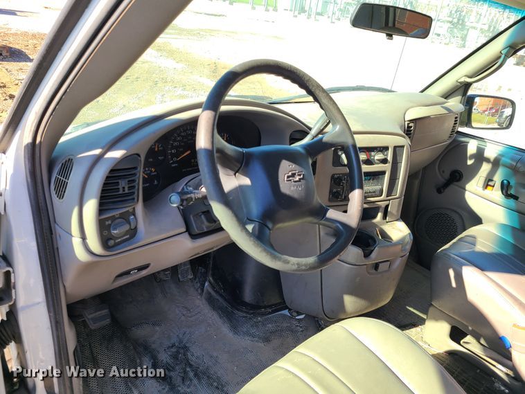 image for item HE9974 2003 Chevrolet Astro  van