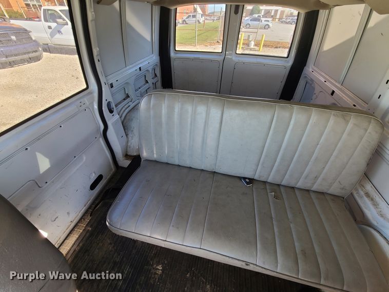 image for item HE9974 2003 Chevrolet Astro  van
