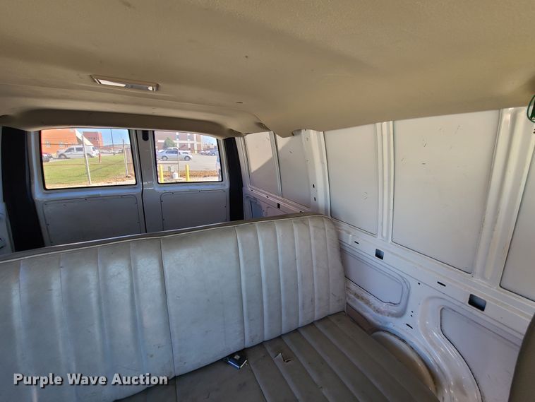 image for item HE9974 2003 Chevrolet Astro  van