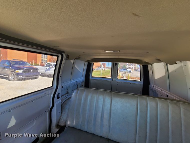 image for item HE9974 2003 Chevrolet Astro  van