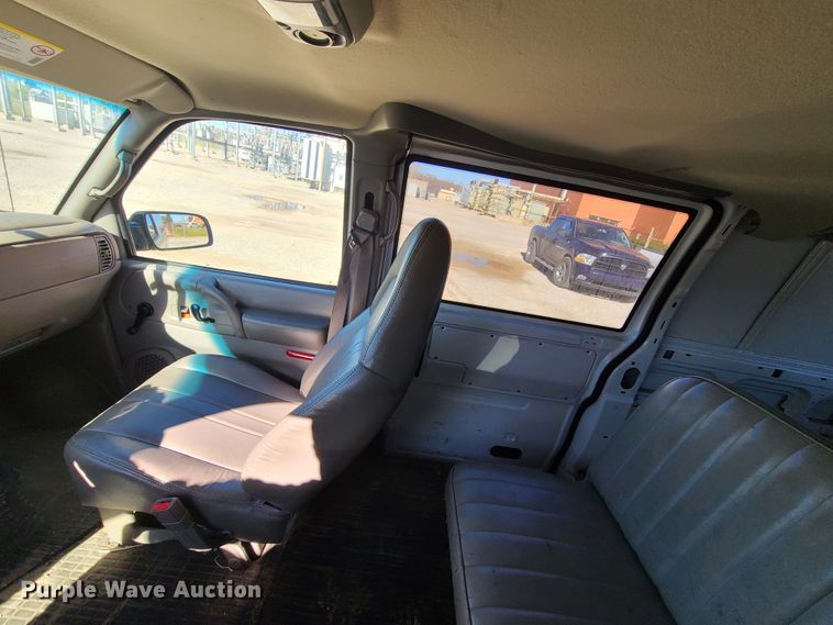 image for item HE9974 2003 Chevrolet Astro  van