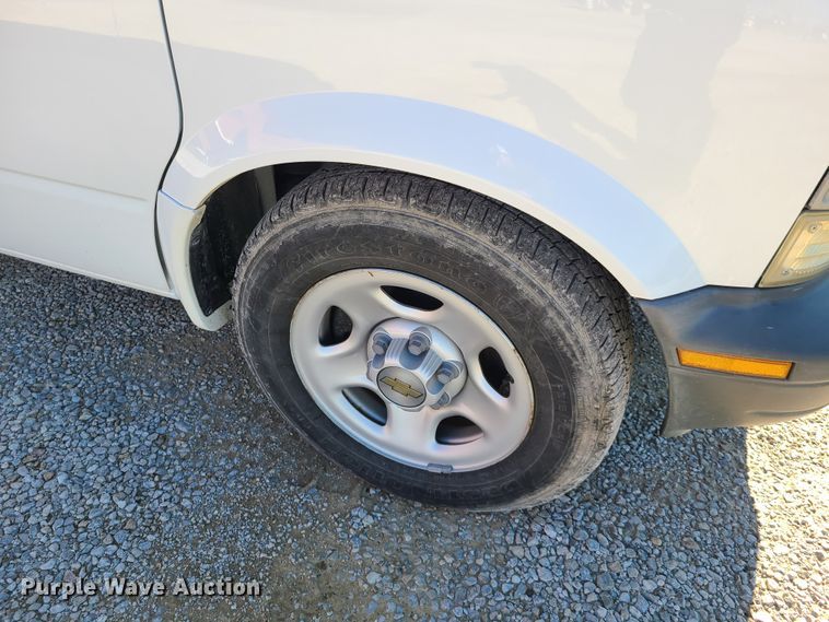 image for item HE9974 2003 Chevrolet Astro  van