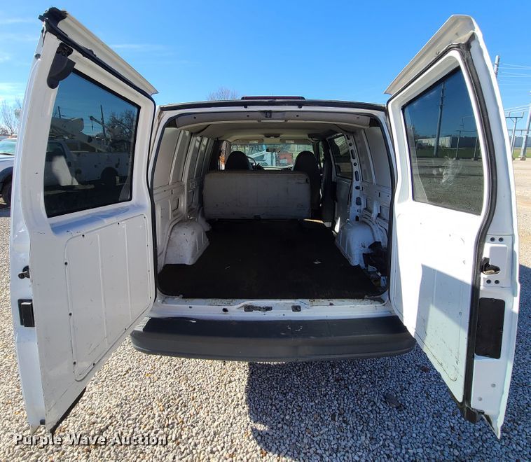 image for item HE9974 2003 Chevrolet Astro  van