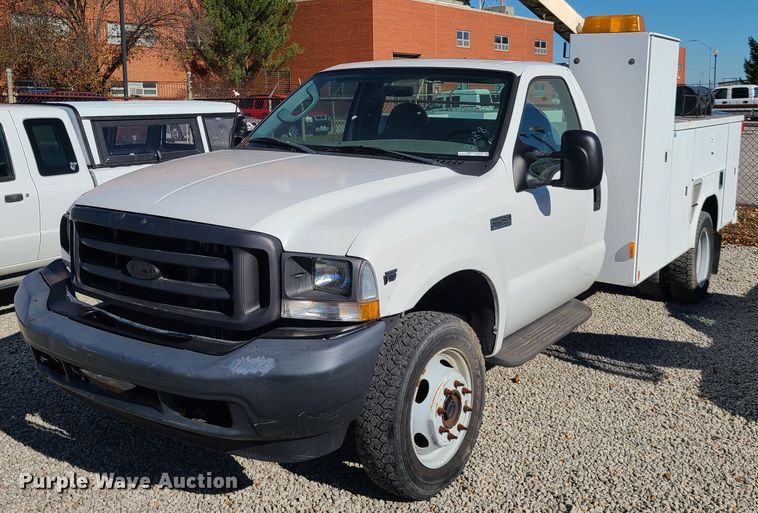 image for item HE9976 2003 Ford F450 Super Duty  utility truck