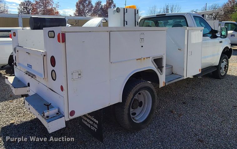 image for item HE9976 2003 Ford F450 Super Duty  utility truck