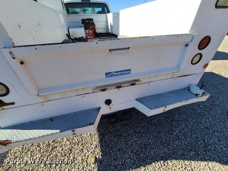 image for item HE9976 2003 Ford F450 Super Duty  utility truck