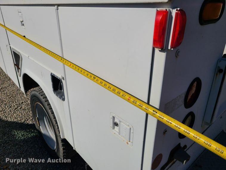 image for item HE9976 2003 Ford F450 Super Duty  utility truck