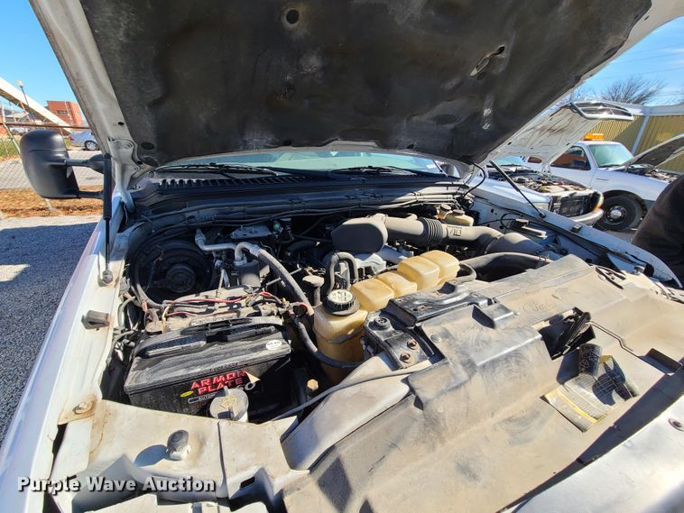 image for item HE9976 2003 Ford F450 Super Duty  utility truck