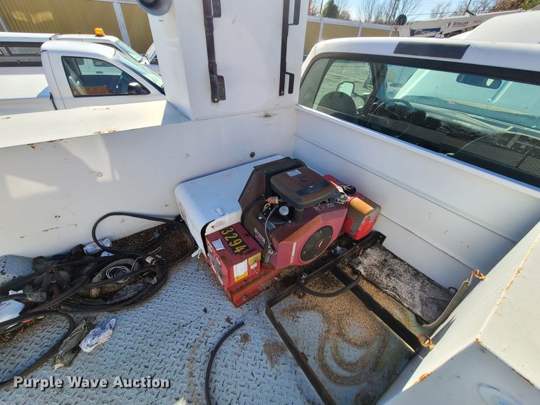 image for item HE9976 2003 Ford F450 Super Duty  utility truck