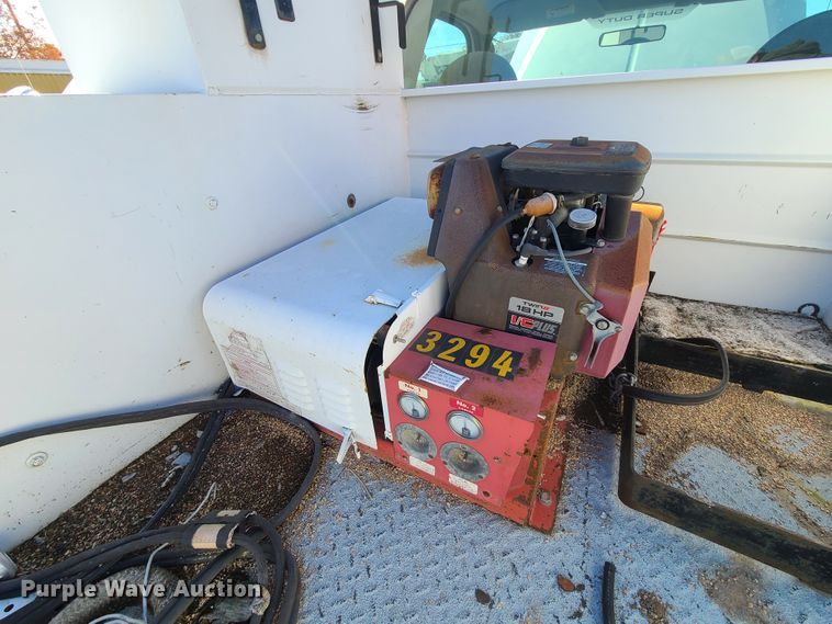 image for item HE9976 2003 Ford F450 Super Duty  utility truck