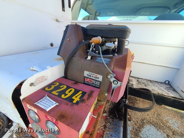 image for item HE9976 2003 Ford F450 Super Duty  utility truck