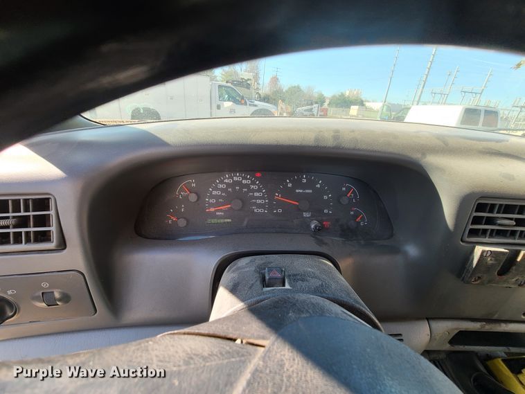 image for item HE9976 2003 Ford F450 Super Duty  utility truck