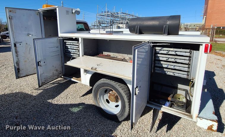 image for item HE9976 2003 Ford F450 Super Duty  utility truck