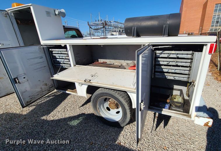 image for item HE9976 2003 Ford F450 Super Duty  utility truck