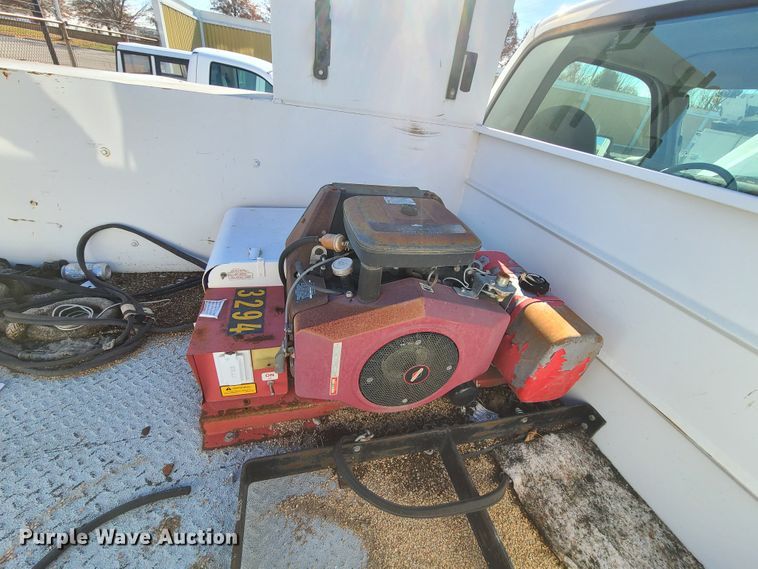 image for item HE9976 2003 Ford F450 Super Duty  utility truck