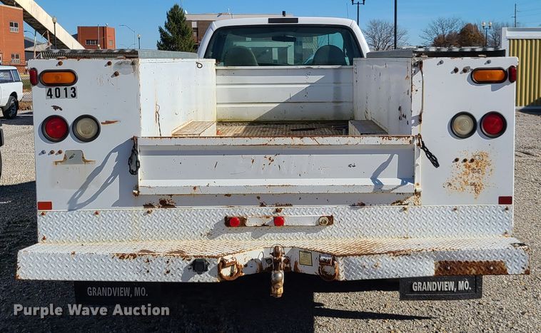 image for item HE9979 1999 Ford F450 Super Duty  utility truck