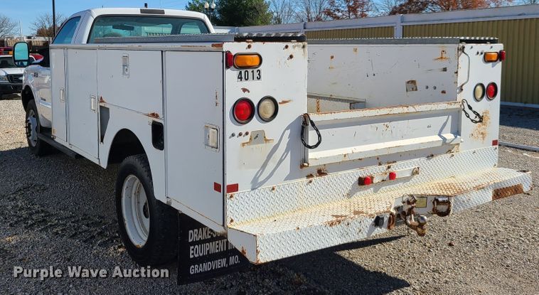 image for item HE9979 1999 Ford F450 Super Duty  utility truck