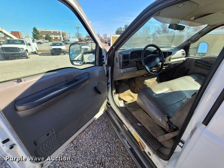 image for item HE9979 1999 Ford F450 Super Duty  utility truck