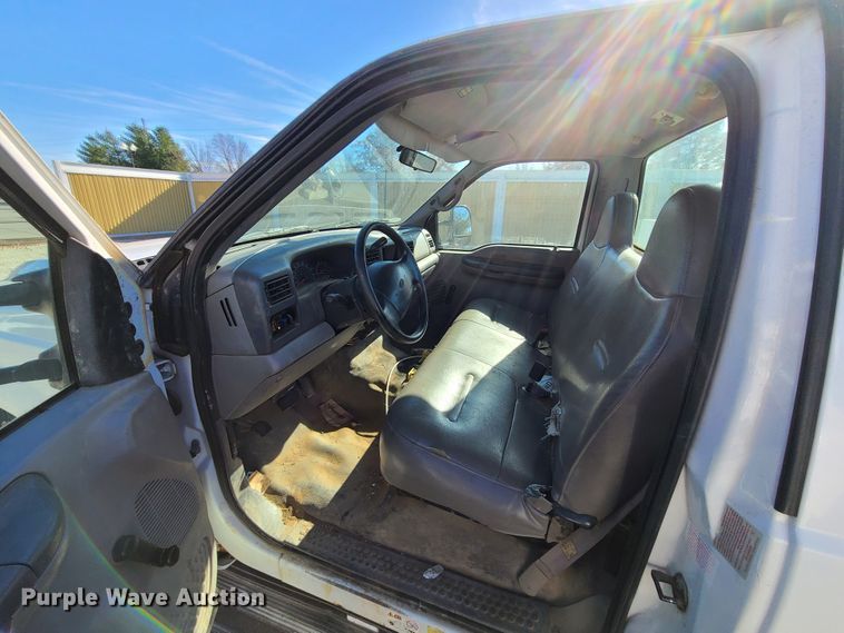 image for item HE9979 1999 Ford F450 Super Duty  utility truck