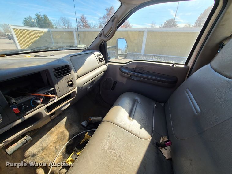 image for item HE9979 1999 Ford F450 Super Duty  utility truck