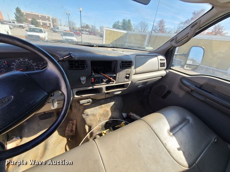 image for item HE9979 1999 Ford F450 Super Duty  utility truck